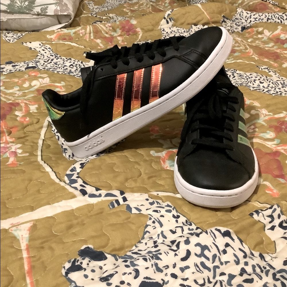 LIKE NEW!!!! RARE iridescent ADIDAS oil slick